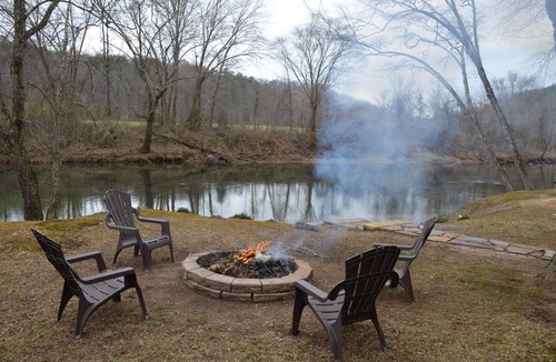 Mineral Bluff House | Riverfront cabin on the Toccoa River w/hot tub NO HIDDEN FEES