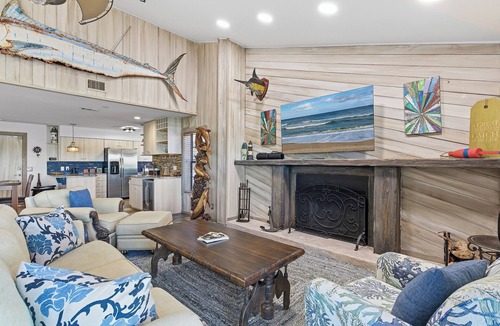 Edgewater House | 🛥️Riverfront Home | Golf Cart | River Toys | Tiki Bar | Hooked on the River🛥️