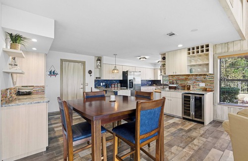 Edgewater House | 🛥️Riverfront Home | Golf Cart | River Toys | Tiki Bar | Hooked on the River🛥️