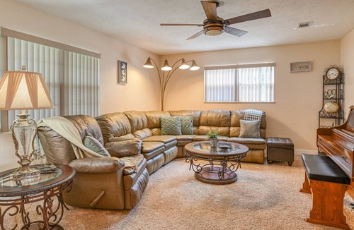 Palatka House | RIVERFRONT!! Scenic views, Dock, Boat Ramp, Kayaks, Firepit, Boating & Bass Fishing Paradise!