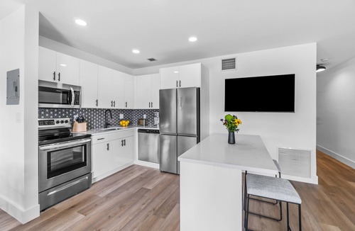 Deerfield Beach Apartment | Riverview Palms 2|Prime Waterfront|Pool|Walk2Beach