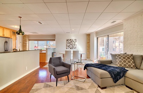 Main - Military Plaza House | RiverWalk Plaza - Apartment Suite