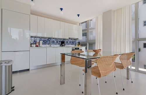 South Pointe Apartment | Roami at 250 Collins | 3 Bed | Pool - 2 units