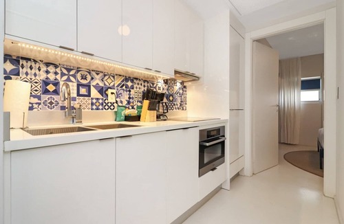 South Pointe Apartment | Roami at 250 Collins | 3 Bed | Pool - 2 units