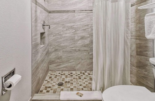Haines City Hotel | Rodeway Inn & Suites Haines City - Winter Haven