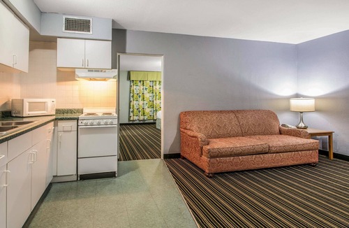 Cypress Gardens Hotel | Rodeway Inn & Suites Winter Haven Chain Of Lakes