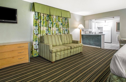 Cypress Gardens Hotel | Rodeway Inn & Suites Winter Haven Chain Of Lakes