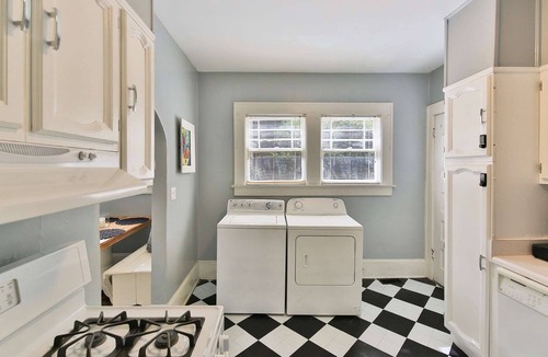 Morningside-Lenox Park Cottage | Roller-Coaster to the World Cup, Parks, Restaurants, Beltline & Shopping!