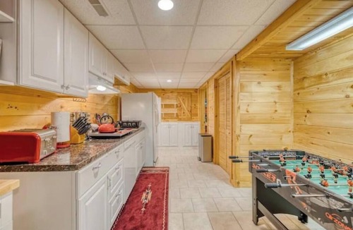 My Mountain Cabin | Rolling Hills Hideaway: Secluded 4 bedroom cabin with beautiful porch