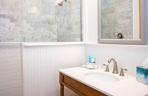 Captiva Hotel | Romantic Coastal Retreat! 1BR Cottage w/Beach View | Onsite Pools | Parking