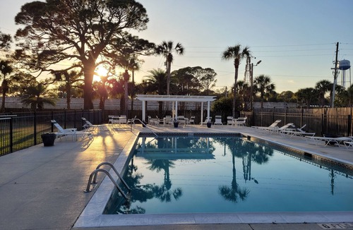 Panacea Apartment | romantic get away for 2 right on the Ochlockonee river