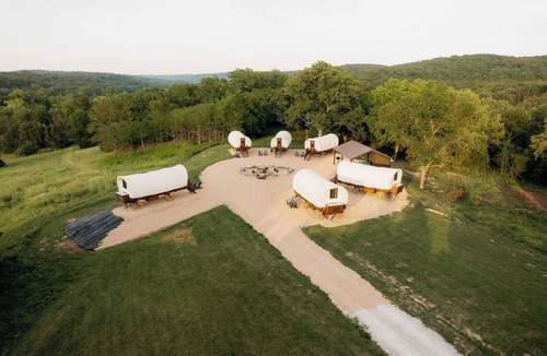 Branson House | Romantic Glamping Wagon | King Bed + Ozark Ranch