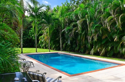 Highland Garden House | Romantic Hollywood villa 4bedroom 2/1 bath w/private pool — 2 ml from the beach