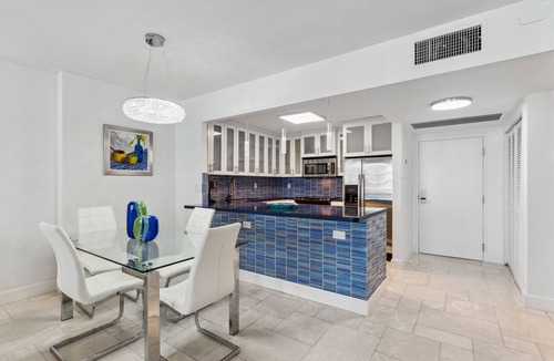 City Center Apartment | Romantic-Paradise-Luxurious-5 star-1BR-OceanFront-View-Balcony-Miami-South-Beach