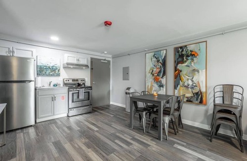 Rock Spring Apartment | Romantic Studio Retreat - King Bed, Fireplace, Close to Chattanooga