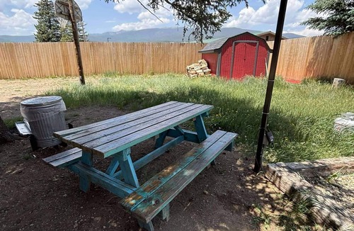 Eagle Nest Cabin | Room 3: Boutique Motel by Lake 15 Minutes to Red River/Angel Fire