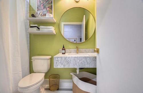 Galveston Hotel | Room 7 Oleander Hotel Walk to Cruise Terminal, Restaurants & The Strand