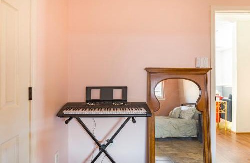 Woodlake - Briar Meadow House | Room in a charm house
