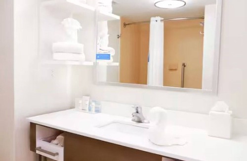 Wesley Chapel Hotel | Rooms with Pool Access Close to Tampa Attractions, Golf & Trails - 2 Units