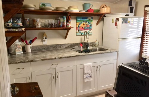 Stuart Cottage | Roonie's Periwinkle Cottage - waterfront- 2 bikes - downtown Stuart
