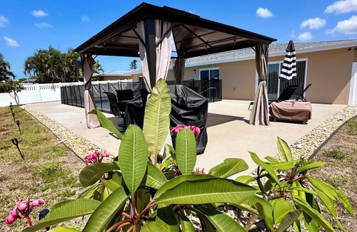 Oakland Hills House | Rotonda Pool Oasis Near Beaches - Sleeps 9