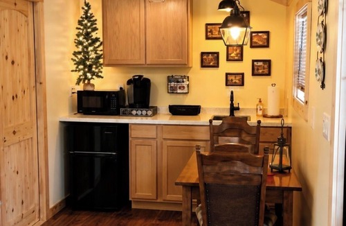Ledbetter Cabin | Round Top Designer Retreat BLITZEN Cabin at Reindeer Ranch