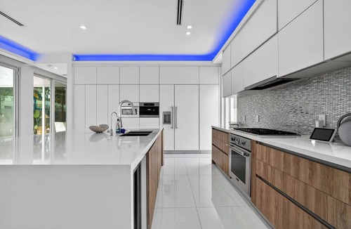 Birch Park Finger Streets House | Rove Travel | Villa Solara | With Pool & Balcony