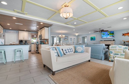 Whitney Beach House | ⚓Royal Palm Paradise! Waterfront, Private Pool/Hot Tub, Boat Dock!⚓🐕