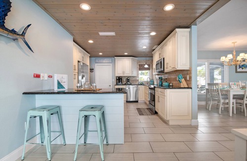 Whitney Beach House | ⚓Royal Palm Paradise! Waterfront, Private Pool/Hot Tub, Boat Dock!⚓🐕