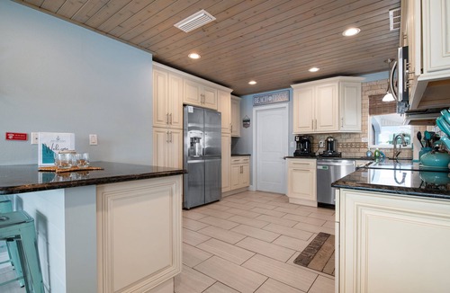 Whitney Beach House | ⚓Royal Palm Paradise! Waterfront, Private Pool/Hot Tub, Boat Dock!⚓🐕