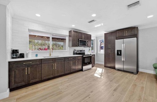 North Palm Beach House | Royal Palm Villa - 8 beds - Pet Freindly