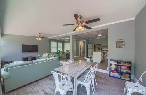 New Braunfels House | RR 8554 Blue Paradise