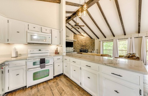 Ruidoso Cottage | Ruidoso Vacation Rental w/Spacious Deck