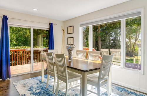 Oak Harbor House | Runway Hideout