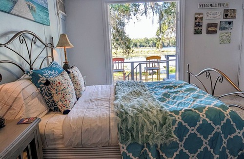 Edgar Apartment | *Rural & Cozy Private Room Free Parking & Pets Friendly*