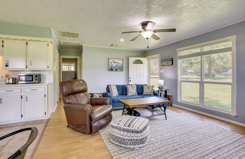 Votaw House | Rural Lakefront Home - 17 Mi to Dtwn Livingston