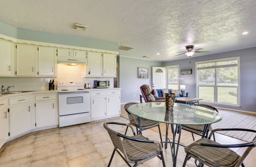 Votaw House | Rural Lakefront Home - 17 Mi to Dtwn Livingston