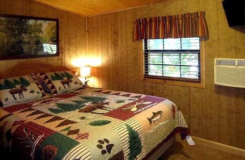 Inverness House | Rustic Cabin Perfect for a Romantic Getaway in Inverness, Florida