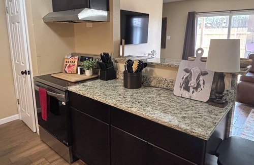 Midland Condo | Rustic cozy & comfortable 2-bedroom condo conveniently located in lovely Midland