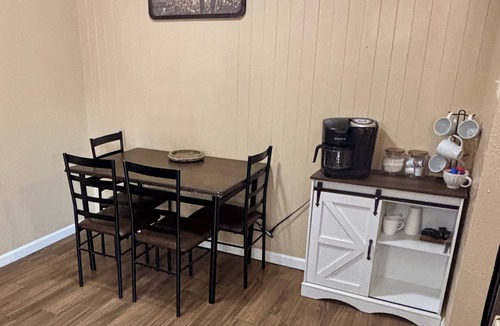Midland Condo | Rustic cozy & comfortable 2-bedroom condo conveniently located in lovely Midland
