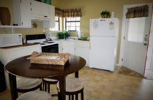 Townsend Cabin | Rustic Creekside Cabin Rental with a Private Dock near the Georgia Coast
