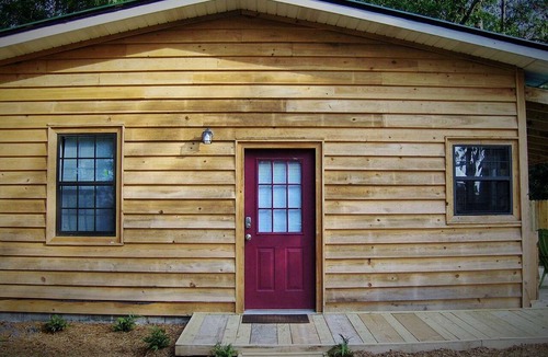 Townsend Cabin | Rustic Creekside Cabin Rental with a Private Dock near the Georgia Coast