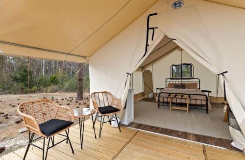 Wewahitchka House | Rustic Lakefront Glamping Under the Stars with River Accesss & Kayaking in Wewahitchka, Florida