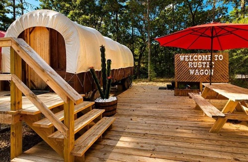 Avinger Cabin | Rustic Wagon Glamping near Lake O' the Pines - Hot Tub - Fire Pit