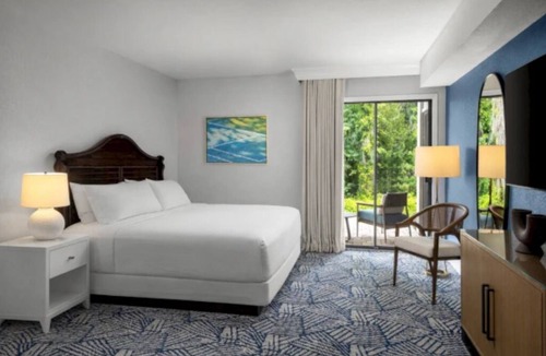 Wesley Chapel Hotel | Saddlebrook Resort Deluxe King Room | Pool, Golf & Tennis Access