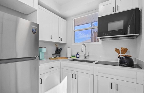 Fort Myers Beach Cottage | Sage Sands Cottage | Steps to Beach/Pool/Fort Myers Beach Times Square