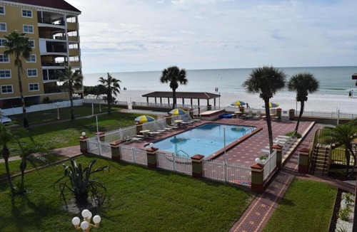 North Redington Beach Hotel | Sails Resort Motel