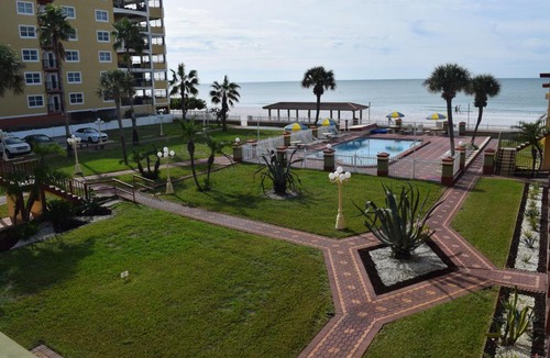 North Redington Beach Hotel | Sails Resort Motel