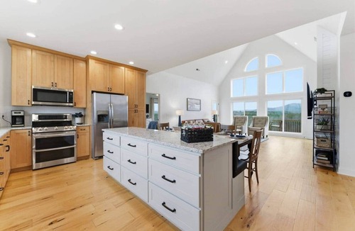 Calhoun House | SALE! Peaceful Mountain View Home | Hot Tub | EV Charger