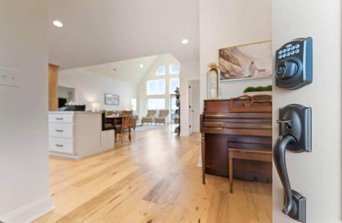 Calhoun House | SALE! Peaceful Mountain View Home | Hot Tub | EV Charger